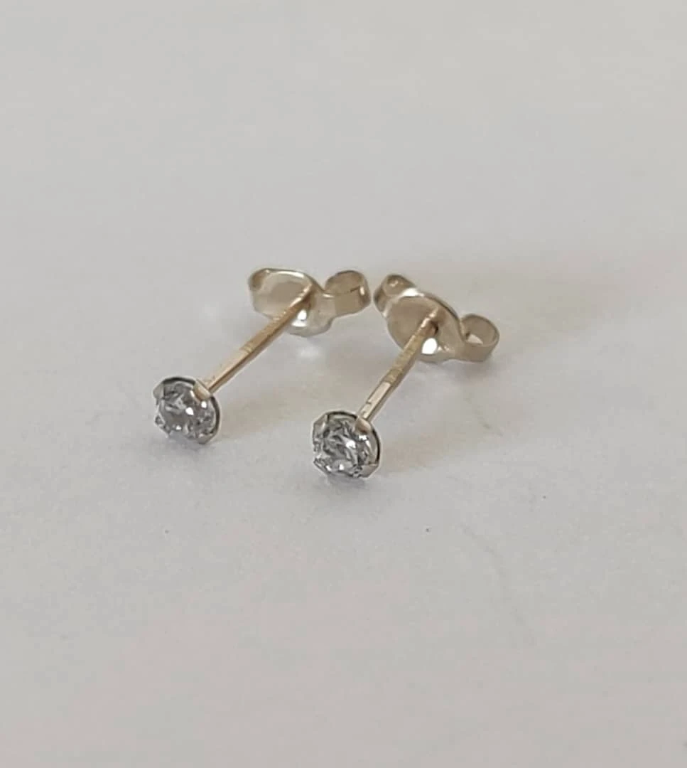 Aretes Pegados Pendientes 2MM's foto | Michel Joyería Holguín |  BizneCubano