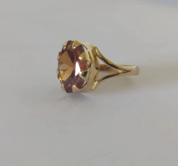 Anillo piedra ovalada champán's foto | Michel Joyería Holguín |  BizneCubano