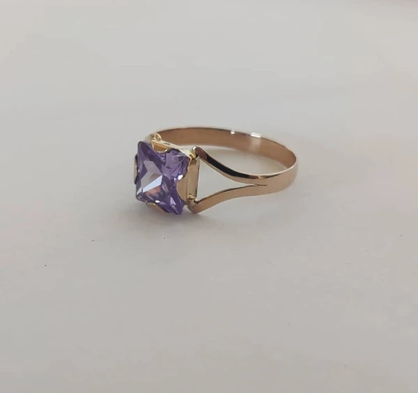 Anillo Piedra Cuadrada Malva's foto | Michel Joyería Holguín |  BizneCubano